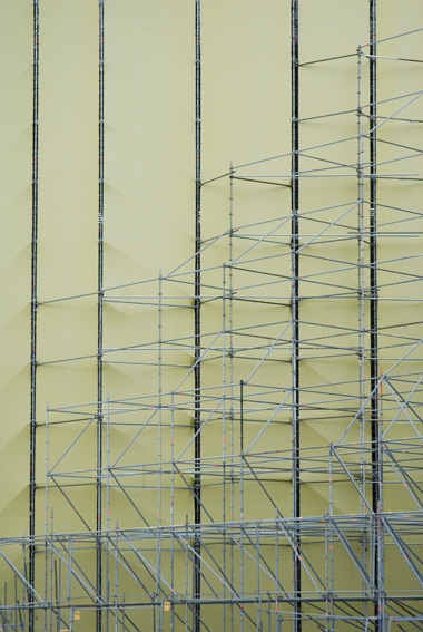 scaffolding&yellomtarpetumWEB